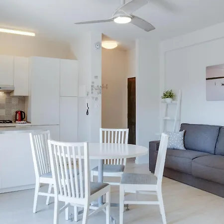 Bardolino Spritz, Balcony, Access And Aircon * Гарда