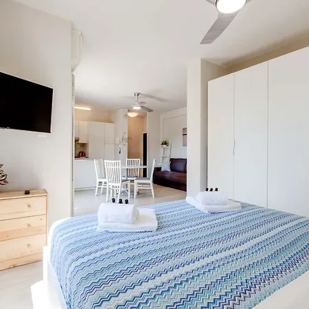 Bardolino Spritz, Balcony, Access And Aircon *